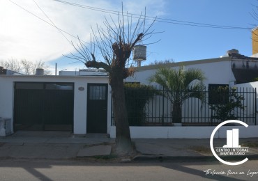Casa en Barrio 828 / Psj. Araoz 